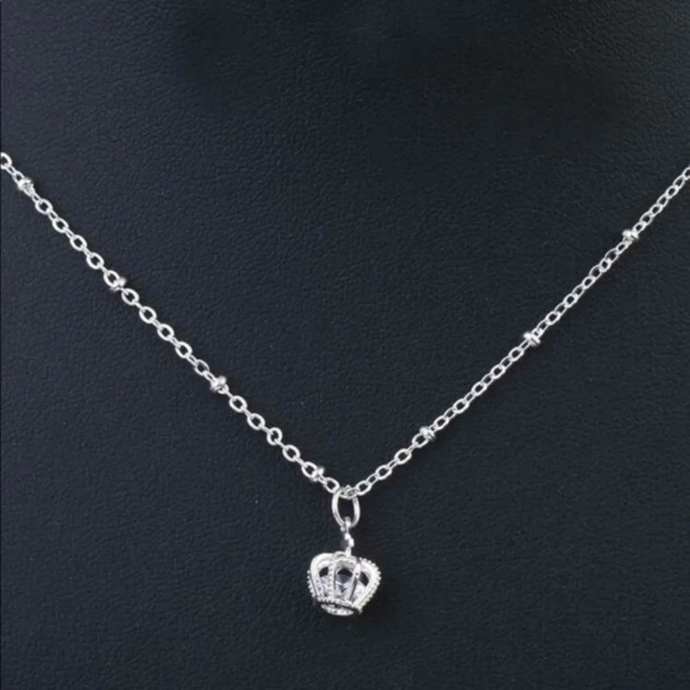 3/$30 🤍 Crown Pendant Necklace